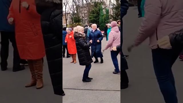 Харьков. Танцы в Центральном парке. смотреть онлайн