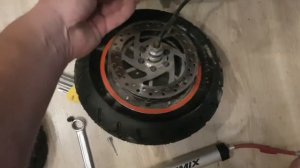 Замена шины на колесе электросамоката KUGOO M4 PRO.