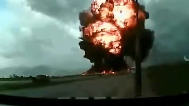 Разбился самолет Видео падения самолета