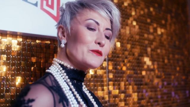 Очень красивая ведущая Груша Петровская:-) смотреть онлайн