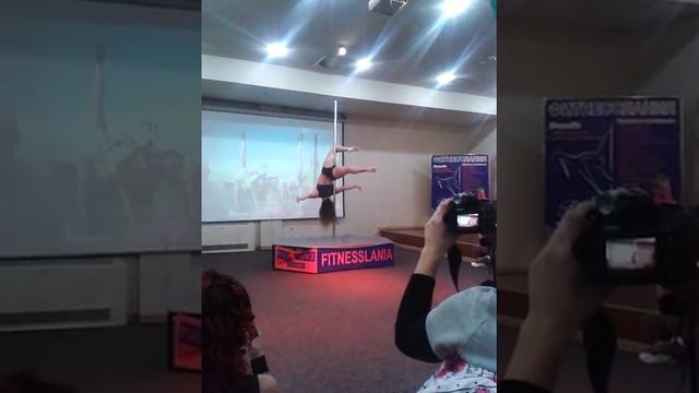 стрип пластика девушка смотреть онлайн