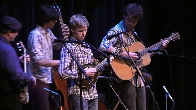 Shasta String Celebration 2013 - Mark, Sterling, Jordan, and Simon perform an original banjo tune смотреть онлайн