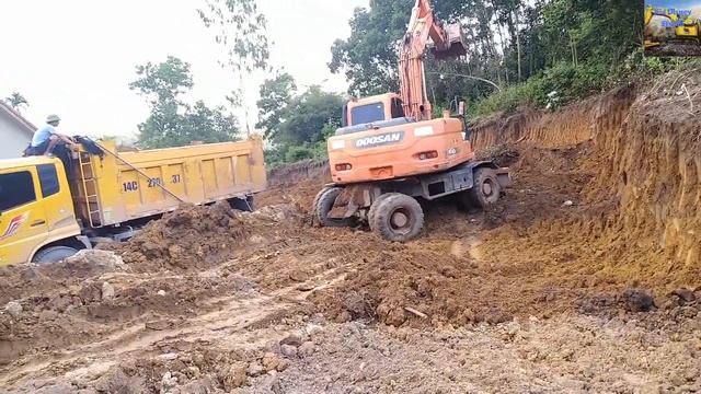 Xem máy xúc doosan bánh lốp xúc đất lên xe tải , nhạc thiếu nhi kid disney studio смотреть онлайн