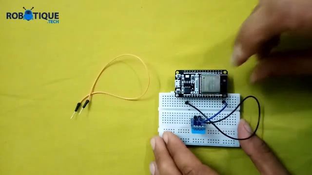 Envoie les valeurs mesurées par le capteur DHT11 au smartphone via WIFI avec la carte ESP32 смотреть онлайн