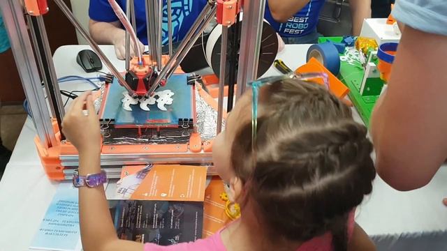 Супер Санта на BestRoboFest и MonsterCarsUA 2018 Фестиваль РОБОТОТЕХНИКИ и Выставка МОНСТРОМАШИН смотреть онлайн