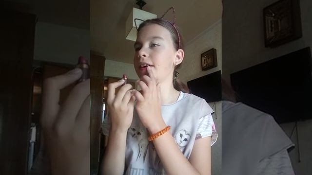 КАК Я ПЫТАЛАСЬ СДЕЛАТЬ МАКИЯЖ. ТЕЛЕФОН НЕ ХОЧЕТ СНИМАТЬ. смотреть онлайн