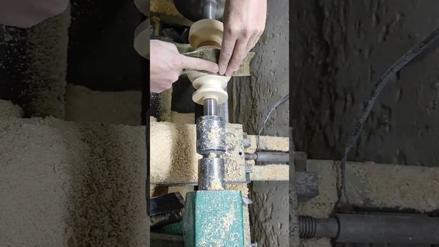 как сделать шар из сосны для столба на деревянную лестницу! смотреть онлайн