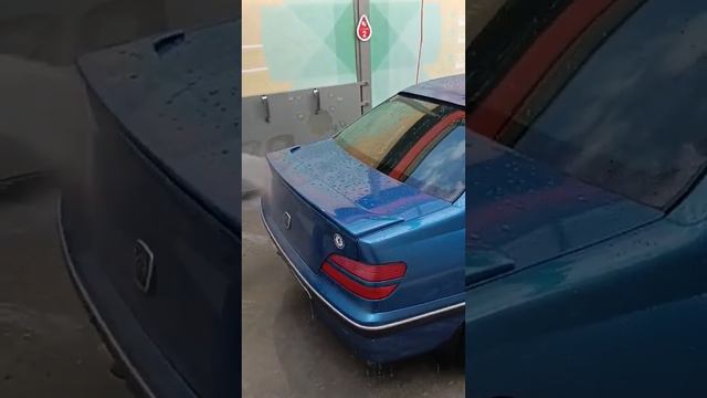 Полироль для кузова Detail Hydro Wet Coat в действии на Peugeot 406 смотреть онлайн