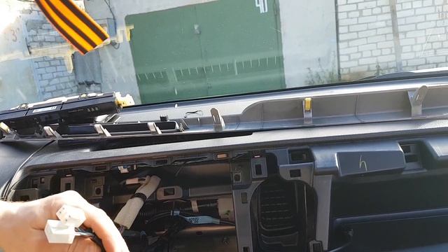 демонтаж (снятие) магнитолы на Toyota Rav4 4 поколения