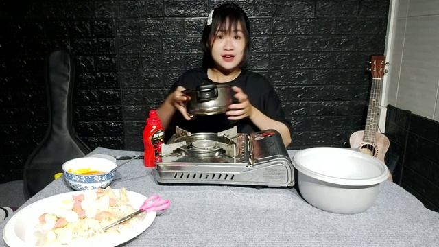 Y-Log #13: Làm TokBokki Từ Bánh Tráng Trộn Sẽ Như Thế Nào? (Thử Thách Chọn Ngẫu Nhiên Chế Biến #2) смотреть онлайн
