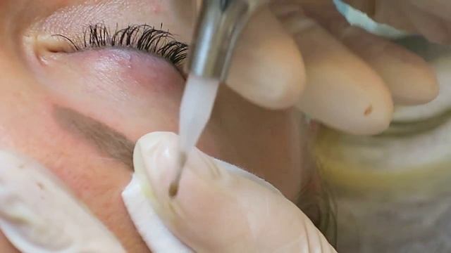 Татуаж ПЕРЕКРЫТИЕ серых бровей в русый блонд смотреть онлайн