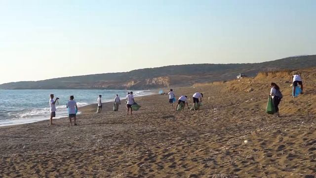 Сделаем океан чище - 80 килограмм мусора на одном пляже смотреть онлайн