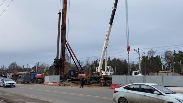 Путепровод через ж/д в районе платформы Быково. Ход строительных работ (17.04.2022) смотреть онлайн