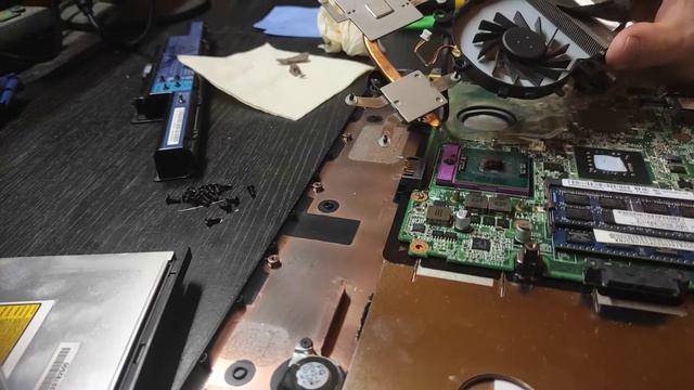 Вот такие ноутбуки люди покупают с рук смотреть онлайн