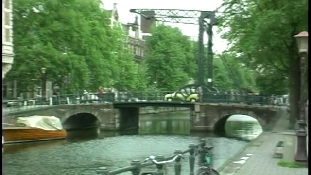 Daihatsu Sirion Plus (1998) Review