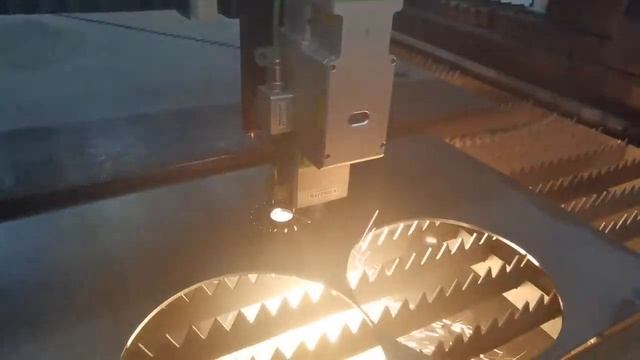 Kano Laser CNC-Лазерный станок с защитным кабинетом и со сменным столом. смотреть онлайн