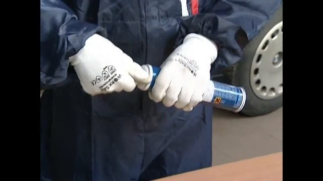 Монтаж лобового стекла и Нанесение герметика на стыки металла смотреть онлайн