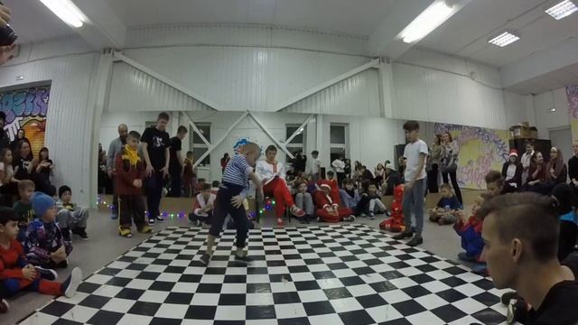 В Гостях у Funky People День рождение 4 года /Диня vs Амир/ смотреть онлайн