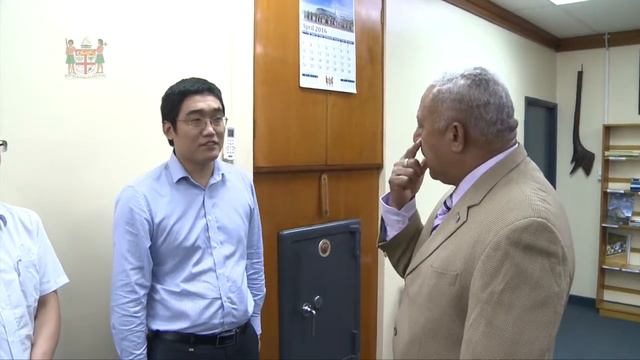 Fijian Prime Minister receives cheque contributions for TC Winston Prime Minister'sRelief Fund смотреть онлайн