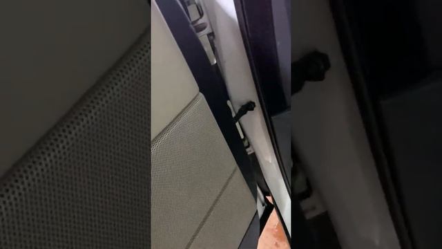 Щелчки при открытии и закрытии двери Range Rover смотреть онлайн