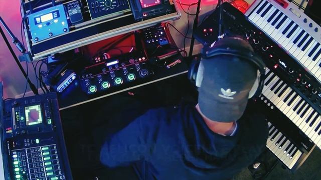 DEEZ LOOPZ 1st Jam New Setup-Vocal Pedal Check (Voicelive Play, Roland VT-3) смотреть онлайн