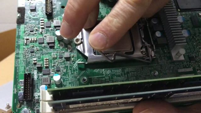 HP Proliant microserver Gen8. Cambio de cpu Intel Xeon E3 1220L смотреть онлайн