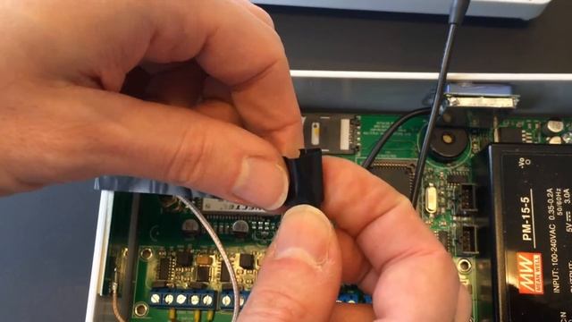 Attaching a GPS antenna to iPETRO Tank смотреть онлайн