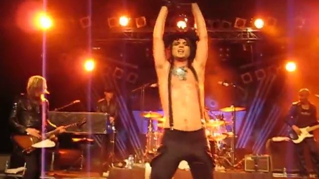Ola dancing wildly during PFTW @ Rytmikorjaamo 2.11.2007 смотреть онлайн