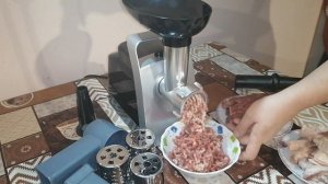 Собираем  и тестируем новую мясорубку фирмы Moulinex ME108832. Крутим говядину и свинину.