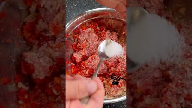Бомбически вкусный, сочный и нежный слоеный шашлык смотреть онлайн
