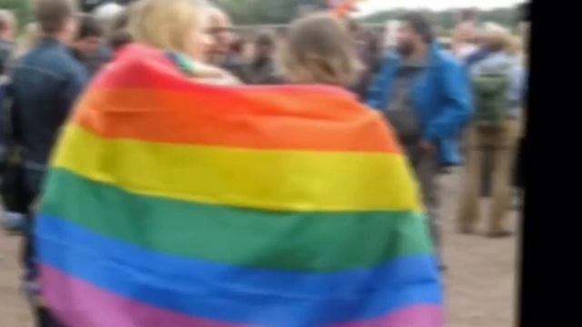 некоторые люди против и ето нормально смотреть онлайн