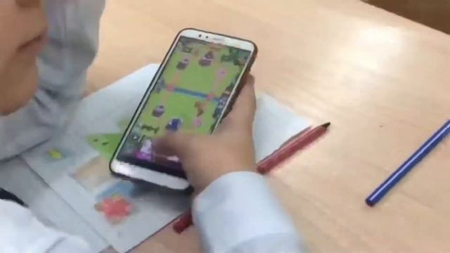 ШОК КРУТОЙ МАЛЬЧИК ИГРАЕТ В КЛЕШ РОЯЛЬ ПОД БАНГАРАНГ смотреть онлайн