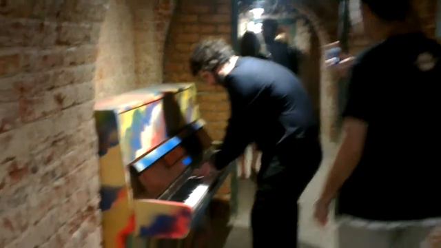 Танцы в подвале и радужный пианино смотреть онлайн