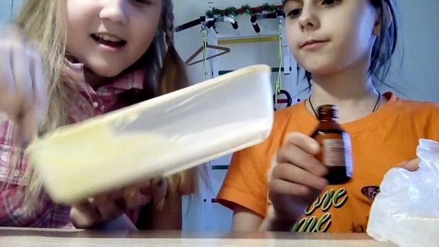 Лизун - слайм из тетрабората натрия, пены для бритья и клея ПВА. смотреть онлайн