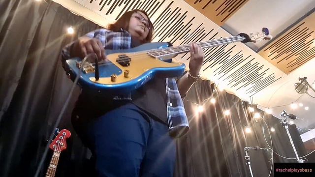 @rachelplaysbass| Squire P-Bass 40th Anniversary | Clocks by Coldplay| Beautiful Day by U2 |AOR SG смотреть онлайн