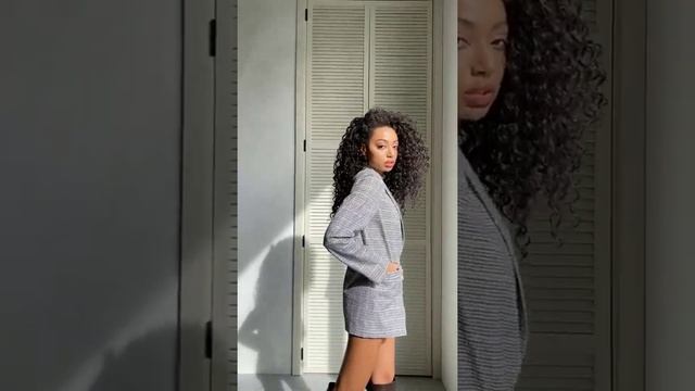 Обзор: Серо-голубой двубортный жакет в клетку смотреть онлайн