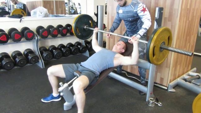 Мой жим штанги лежа на наклонной скамье. 90х4(3). Собственный вес 71.5 кг. смотреть онлайн