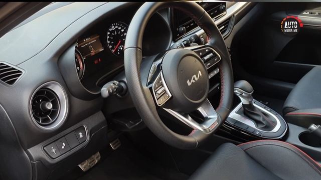 KIA Forte GT HB I Divertido I Prueba de manejo смотреть онлайн