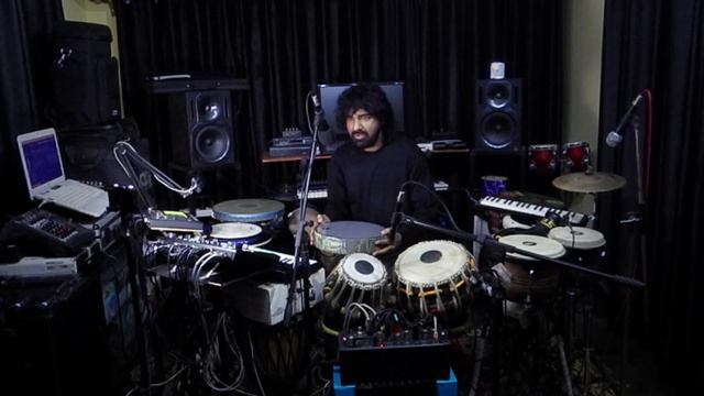 Multi Instrumentalist Indrajit | Live Looping смотреть онлайн