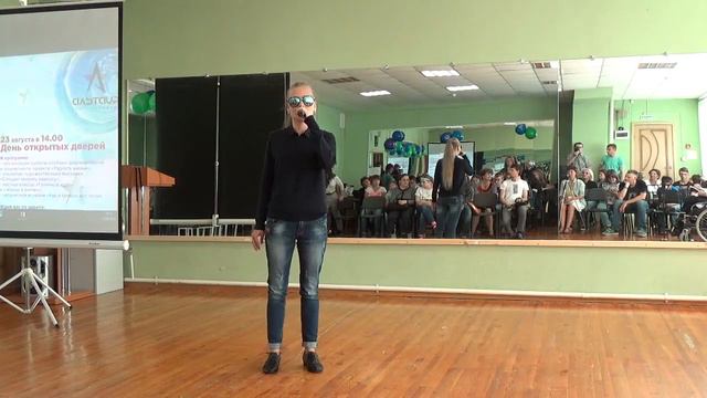 Кристина Томина на презентации проекта "Радость жизни" исполняет свою песню смотреть онлайн