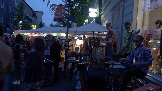 Accord on bleu am dreißigsten April Zweitausendelf смотреть онлайн