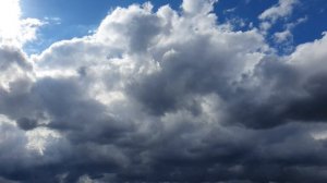 Видео заставка - Облака плывут по небу. Облака плывут по небу. Video screensaver. 4К Видео без звук