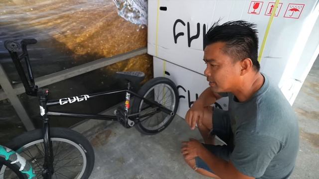 20 Inch BMX vs 29 Inch BMX Bike! смотреть онлайн