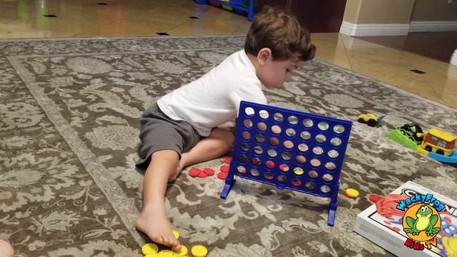 Playing with Connect 4 Vertical Game | WackyFrog Kids TV смотреть онлайн