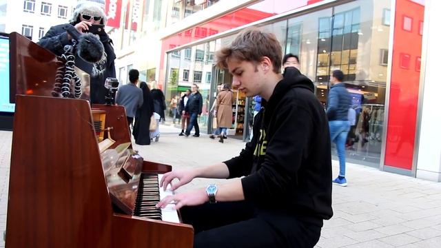 I played RUNNING IN THE 90's on piano in public (Initial D) смотреть онлайн