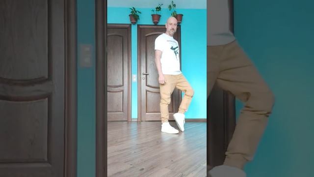 УЧИМСЯ ТАНЦЕВАТЬ НОГАМИ. УРОК СКОЛЬЖЕНИЯ! смотреть онлайн