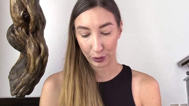 Повседневный макияж с использованием цветных теней. Яркие стрелки и нейтральные губы. Урок макияжа смотреть онлайн