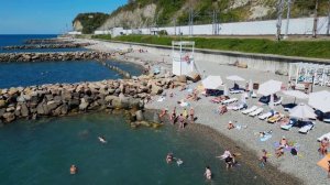 Сочи, пляж посёлка Вишнёвка и Макопсе летом