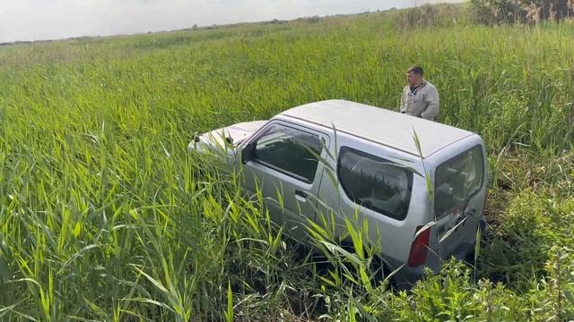 Сузуки Джимни и Митсубиши L200 в поисках грязи смотреть онлайн