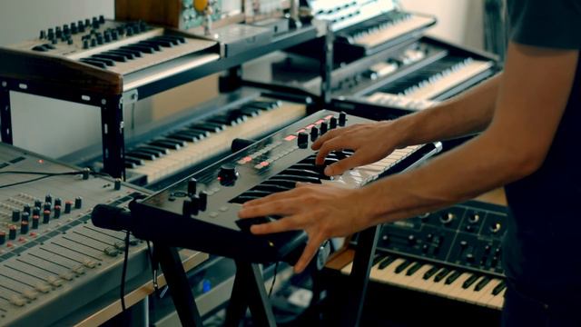KORG R3 pad смотреть онлайн
